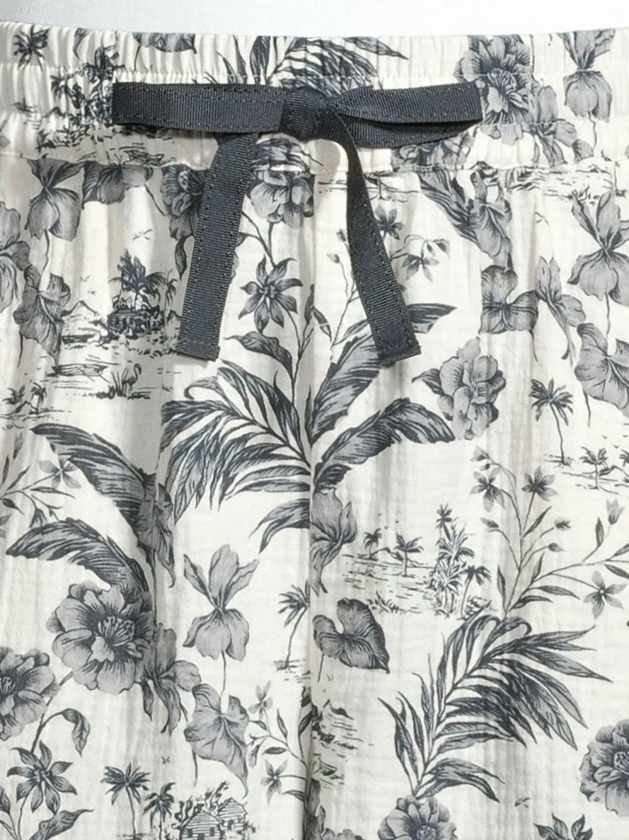 Yö- & Oloasut<A+more Tahiti-musliinishortsit OFF WHITE/BLACK