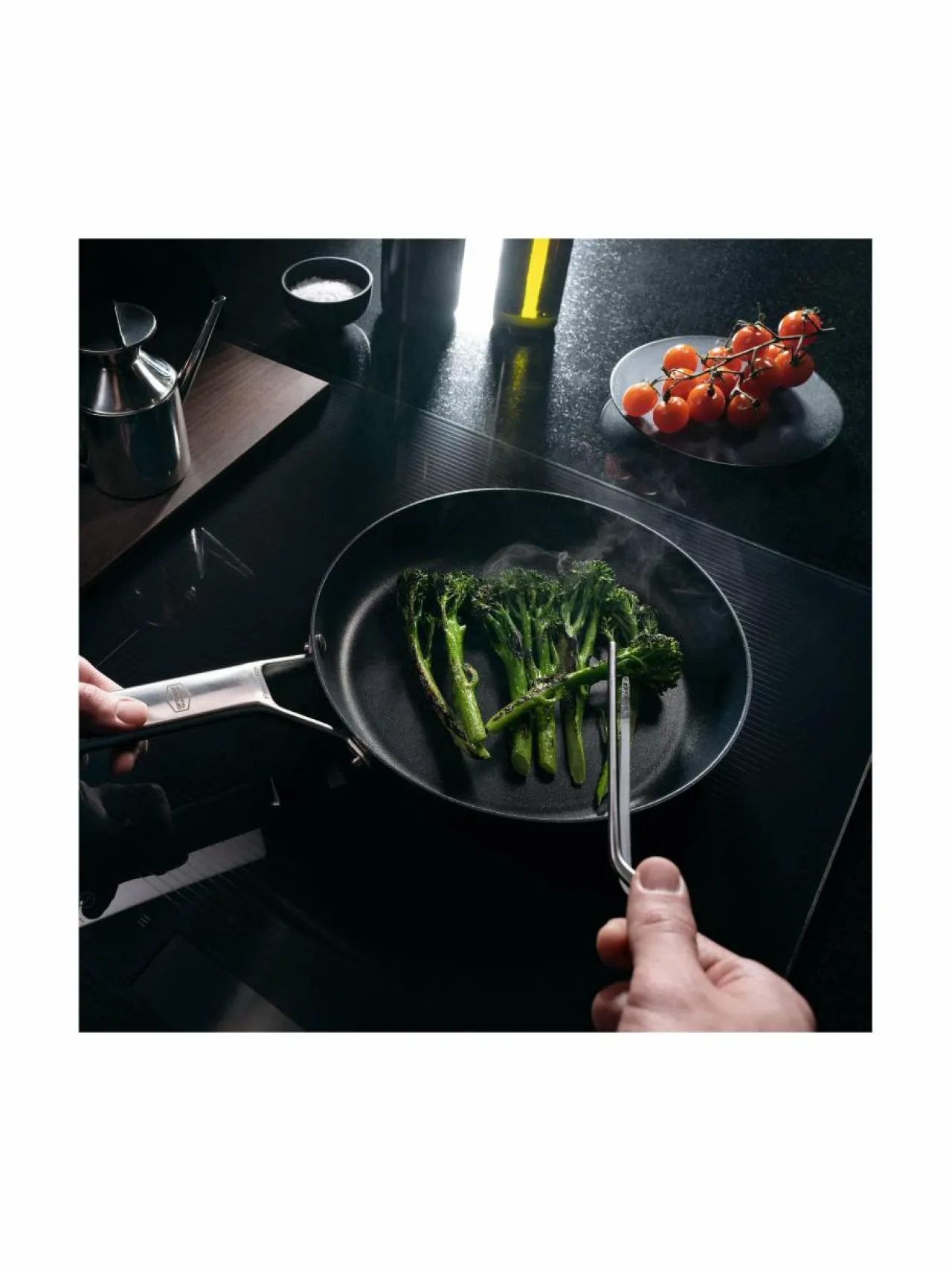Keitto- & Paistoastiat<Fiskars Taiten -paistinpannu, 24 cm BLACK
