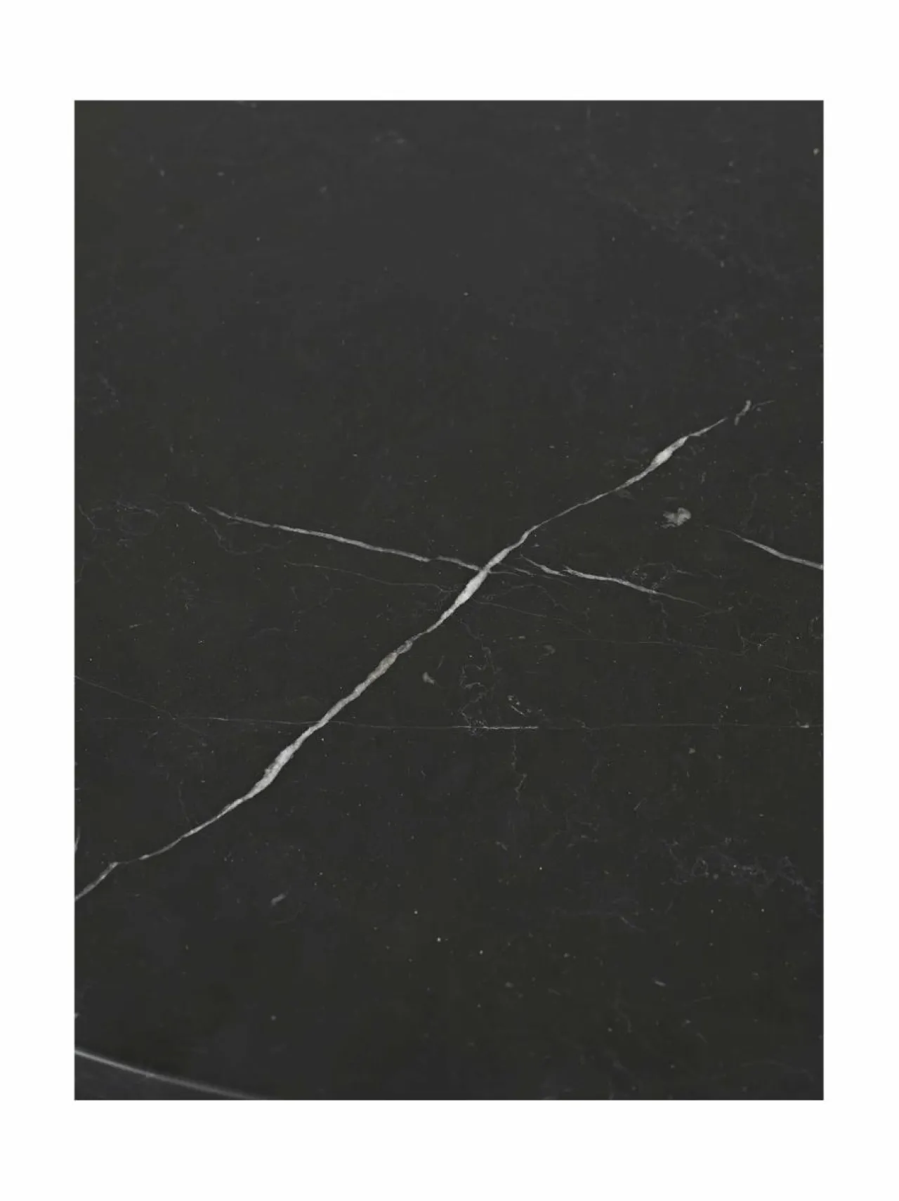 Pöydät<Ferm Living Taula-marmorinen sivupöytä BLACK