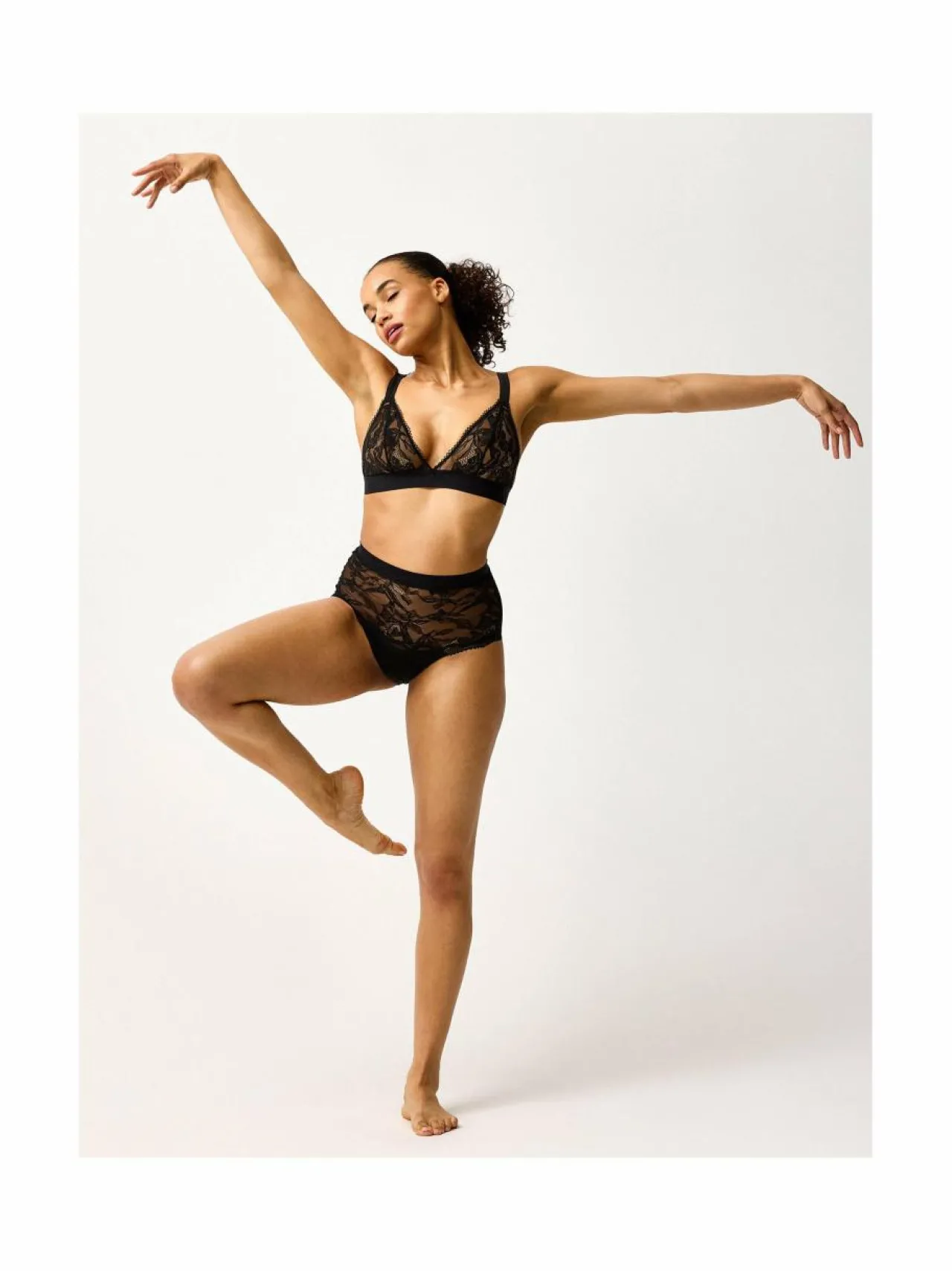 Alusvaatteet & -Asut<Closely The Bird Bralette -rintaliivit BLACK