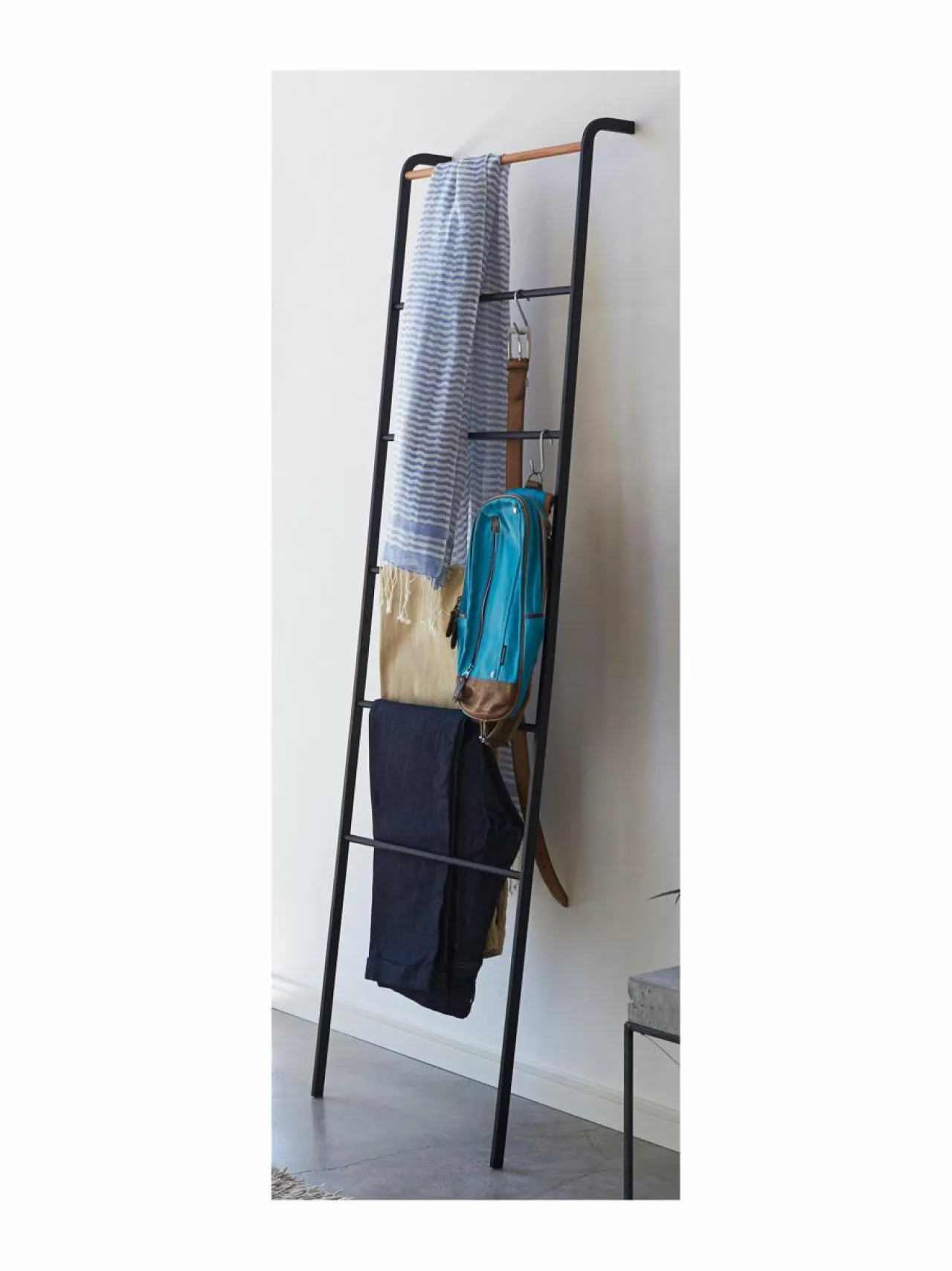Naulakot & Koukut<Yamazaki Tower Ladder -vaateteline 160 x 45 x 24 cm BLACK