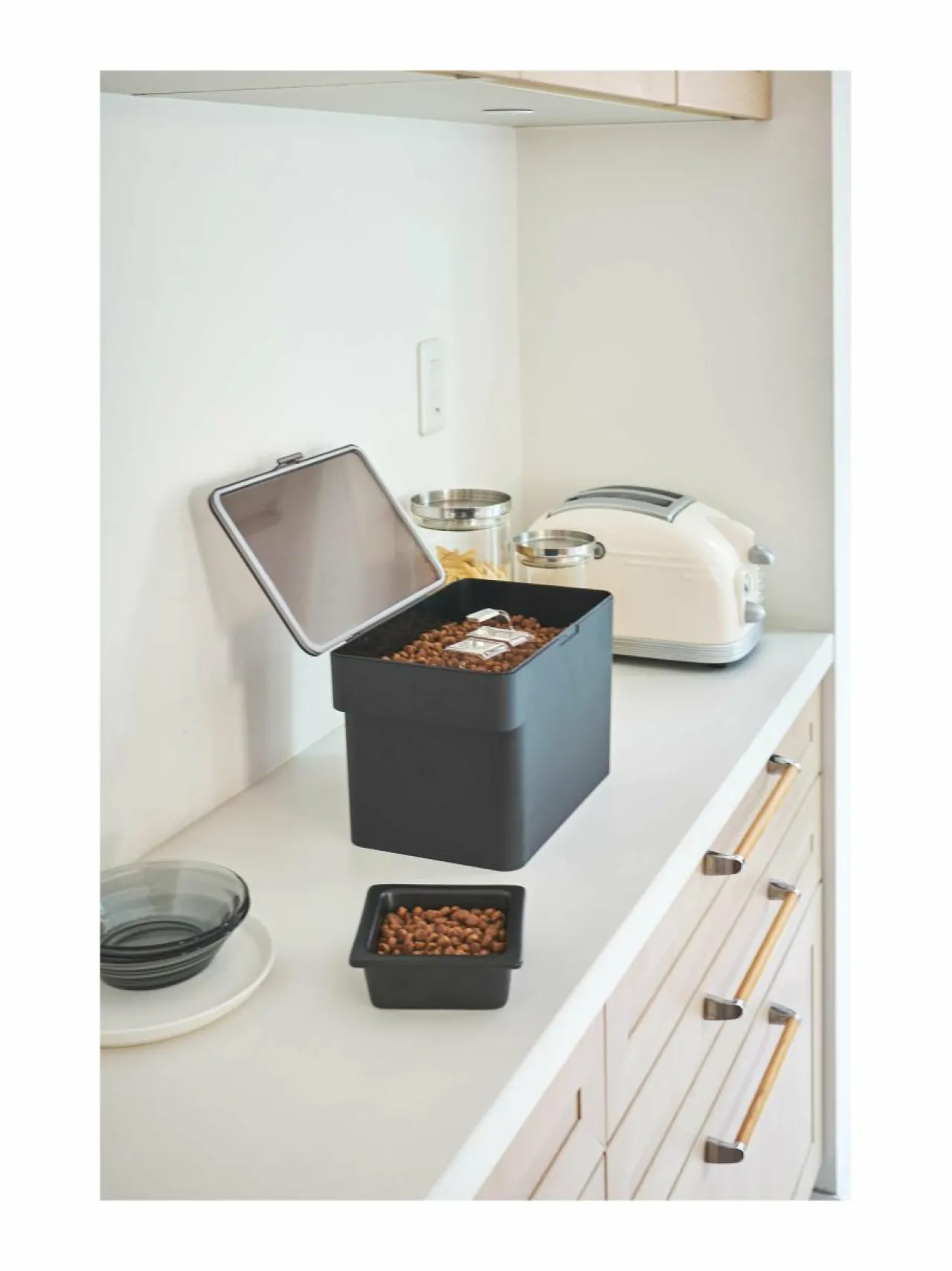 Säilytys<Yamazaki Tower Pet Food -säilytyslaatikko 6 l BLACK