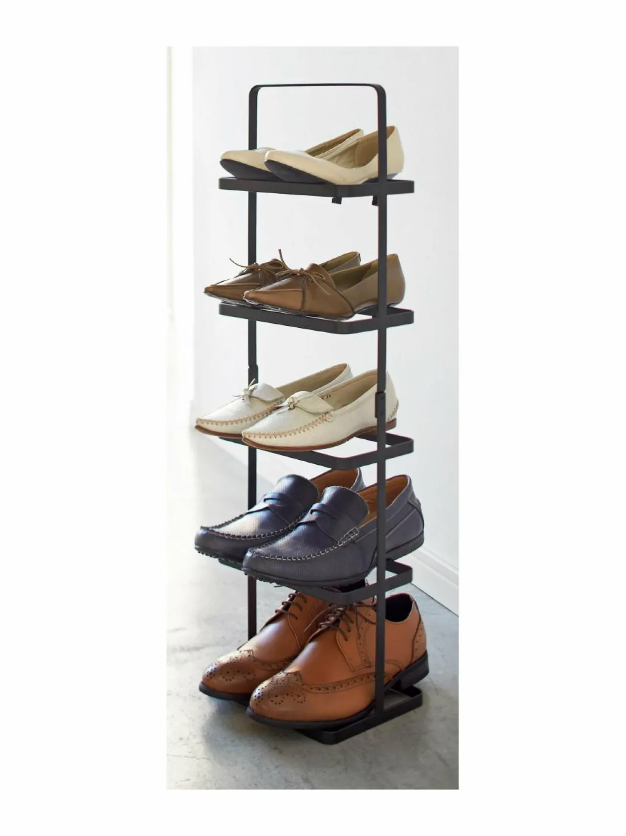 Säilytys<Yamazaki Tower Shoe Rack -kenkähylly 22 × 18 × 77,5 cm BLACK