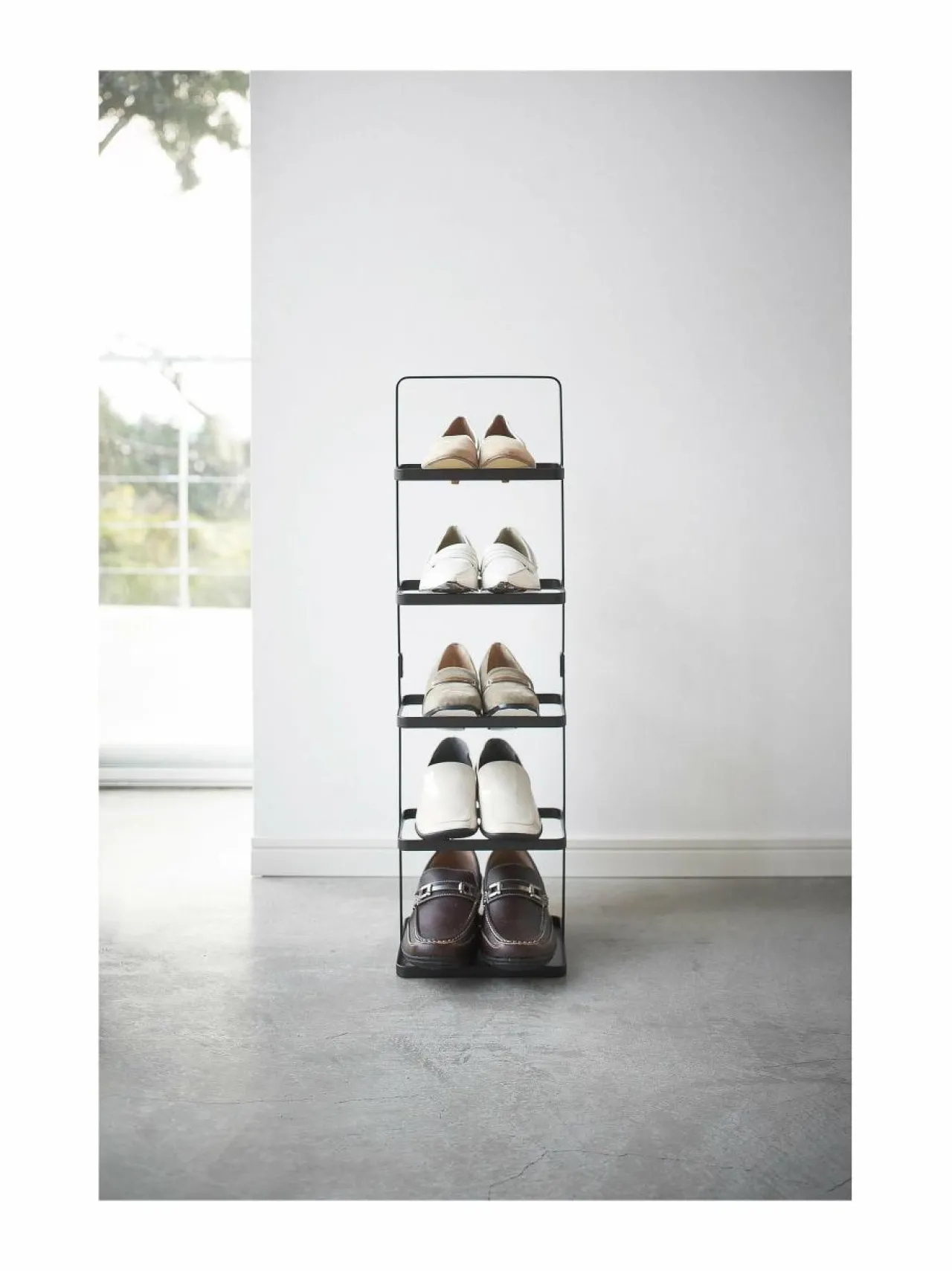 Säilytys<Yamazaki Tower Shoe Rack -kenkähylly 22 × 18 × 77,5 cm BLACK