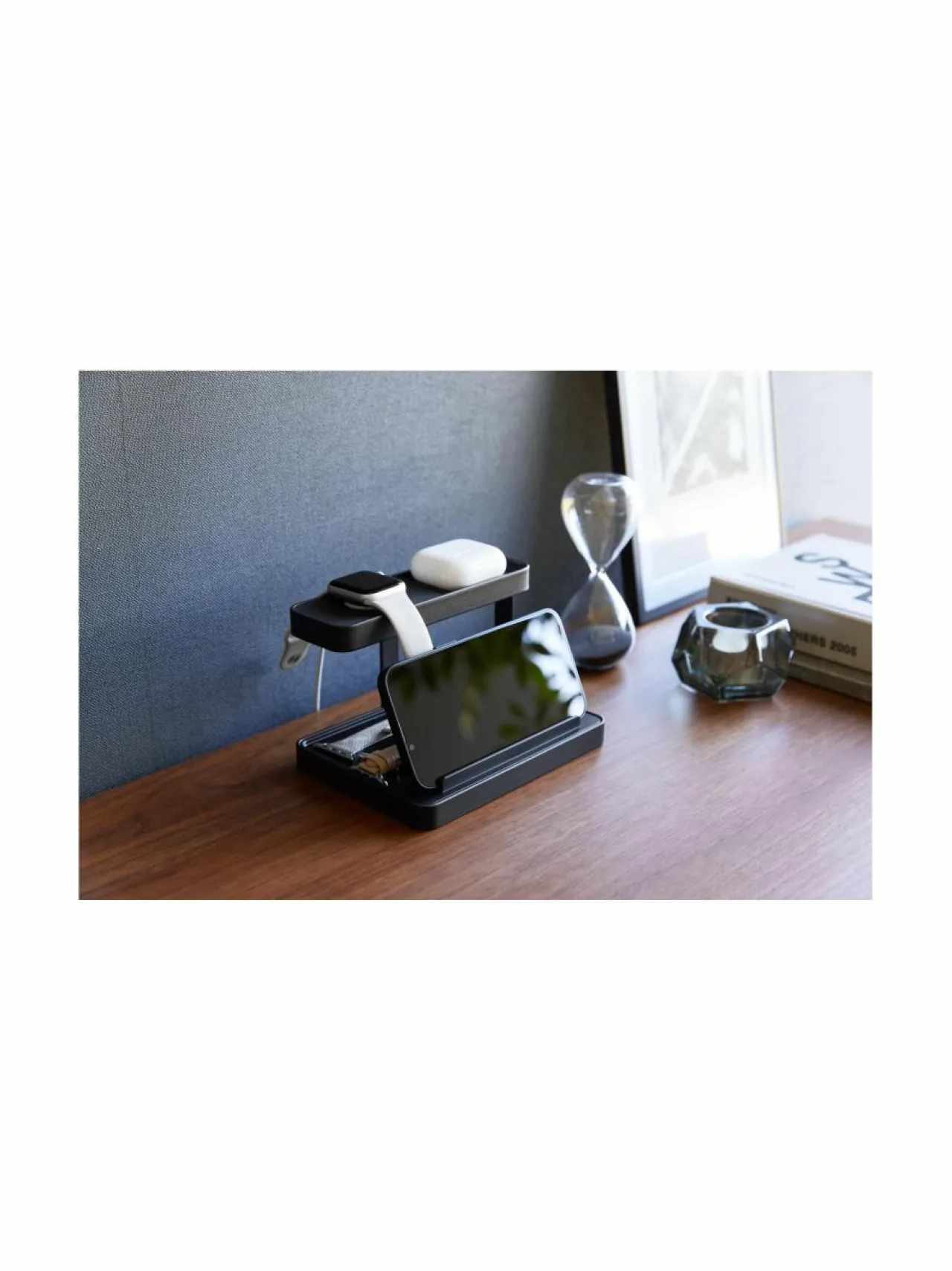 Yamazaki Tower Smartphone & Device -latausteline^ Säilytys