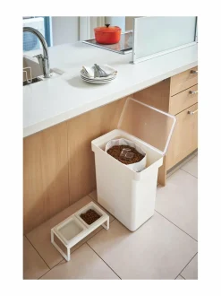 Säilytys<Yamazaki Tower-lemmikinruokalaatikko 25 l WHITE