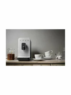 Kahvin- & Vedenkeittimet<Smeg Täysautomaattinen kahvikone BLACK