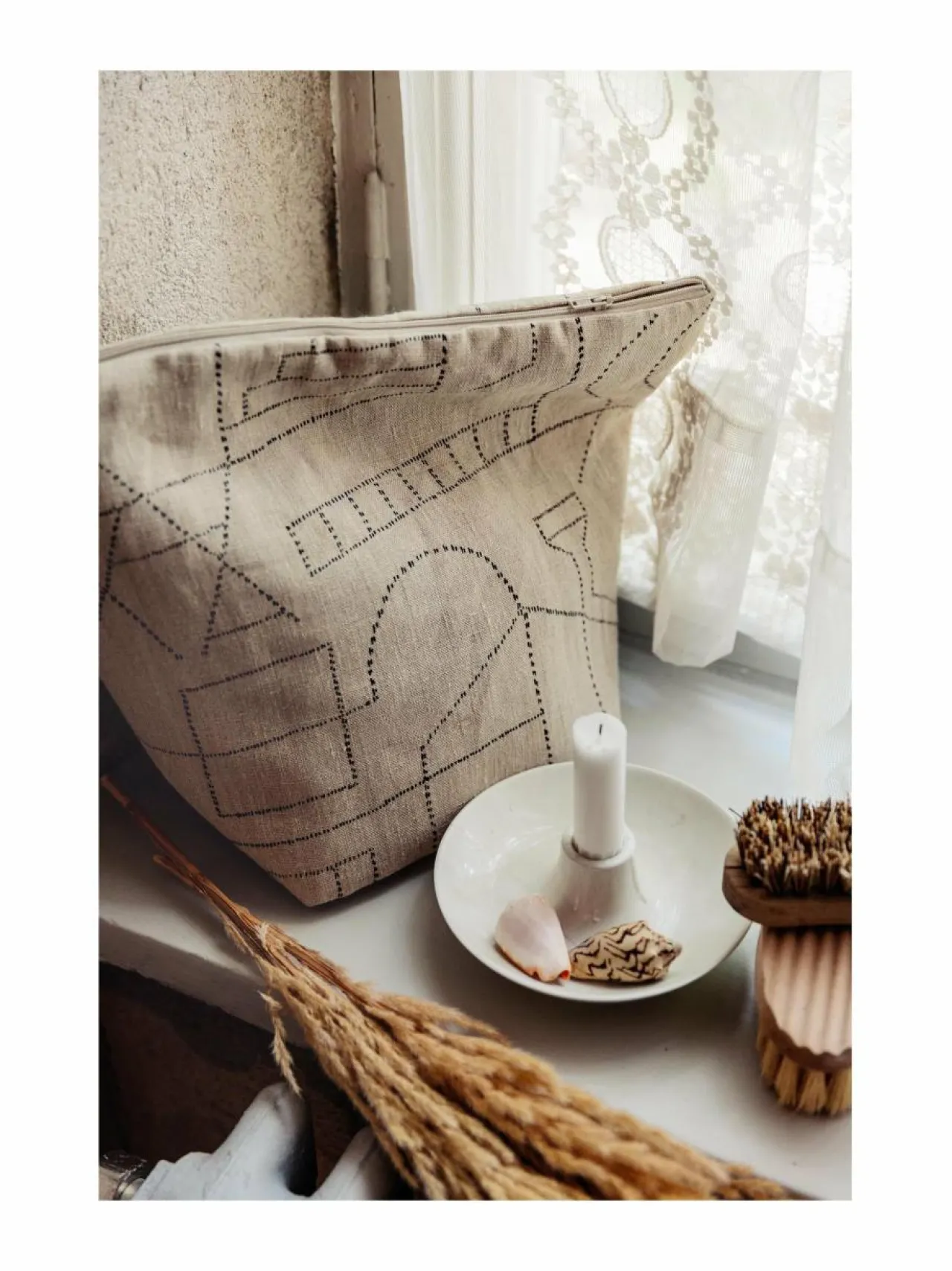 Toiletti- & Meikkilaukut<Saana ja Olli Unien Talo -kosmetiikkalaukku hampusta BEIGE FABRIC, BLACK PRINT