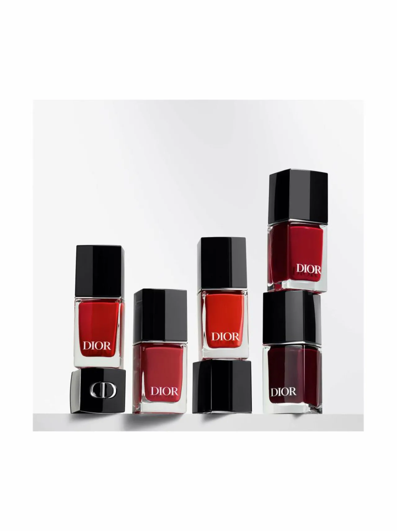 Kynnet<DIOR Vernis Nail Polish with Gel Effect -kynsilakka